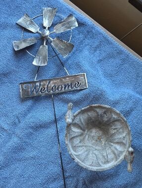 Welcome Garden Bird Bath Feeder Stake - Silver